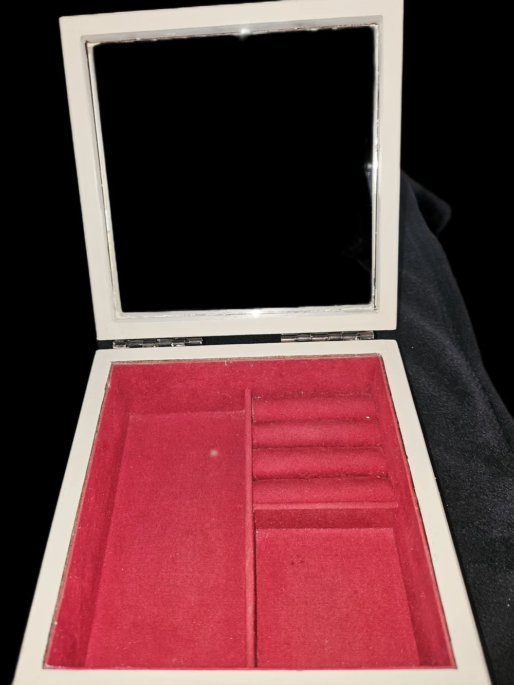 Beige Decorative Jewelry Box with Ornate Silver Heart - Picture 3 of 3